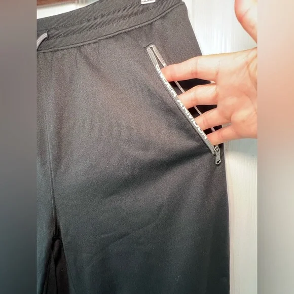 Under Armour Black Athletic Pants Size YXL - Picture 3 of 8